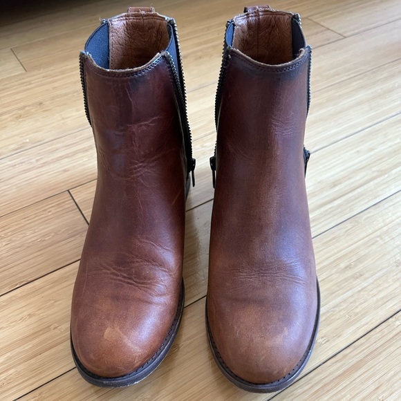 EUC Frye Carly Zip Chelsea Booties Women’s Size 8 - Picture 5 of 5